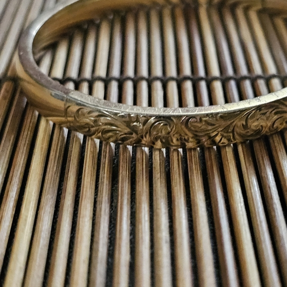 Gold Filled Etched Yellow Gold Bangle Bracelet (Vintage) - Picture 2 of 14